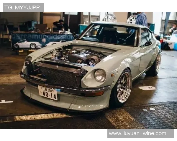 炫酷车辆足球明星摆件让你的车内充满运动激情与个性魅力